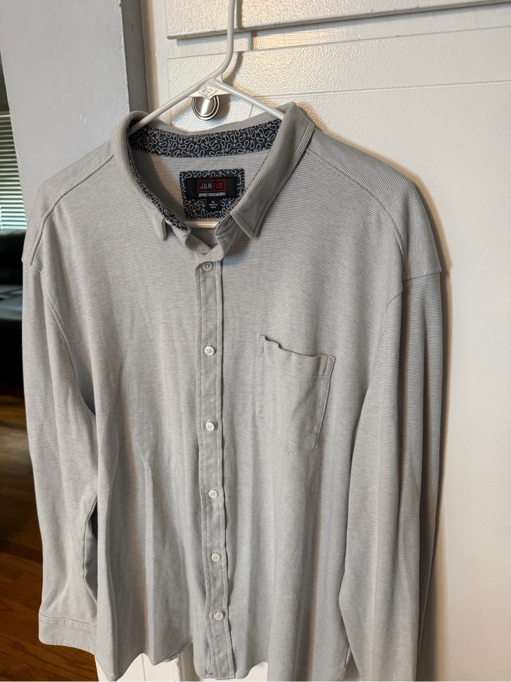 Johnston & Murphy  Men’s Light Gray Long-Sleeve Button-Up Shirt